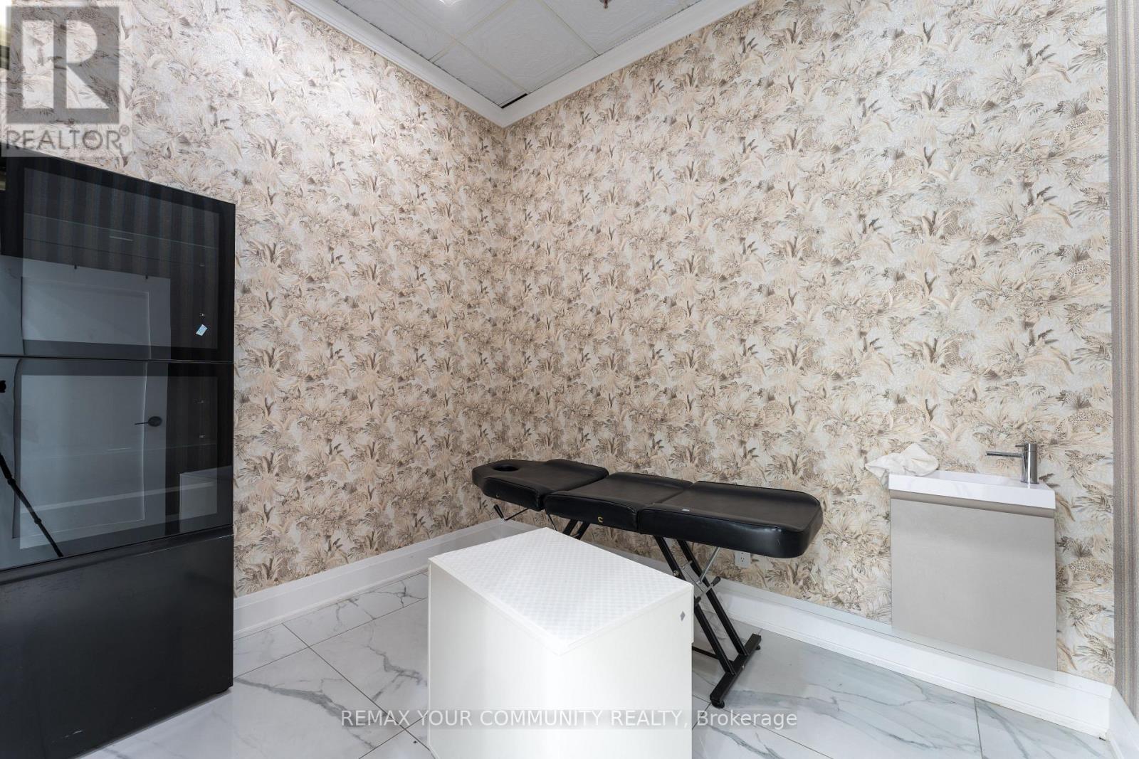 218 - 9737 Yonge Street Property Photo 17