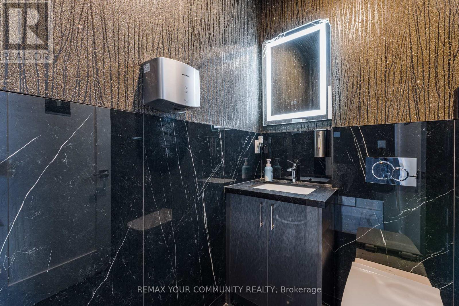 218 - 9737 Yonge Street Property Photo 21