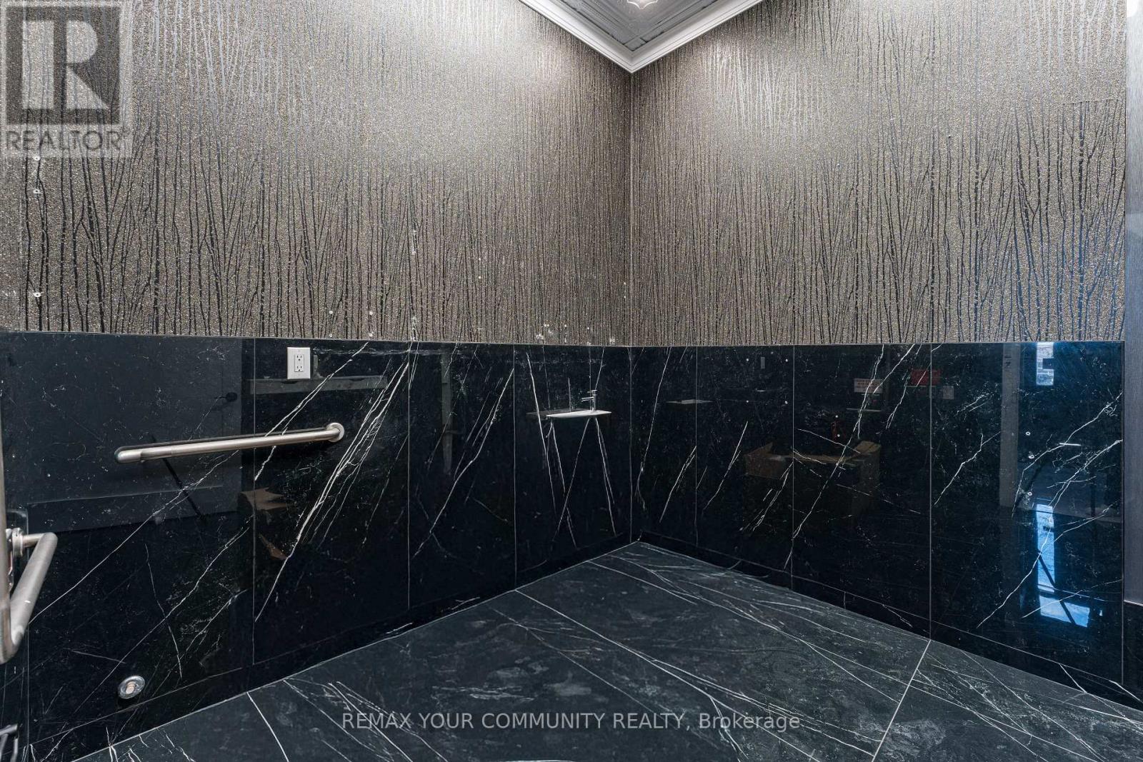 218 - 9737 Yonge Street Property Photo 22