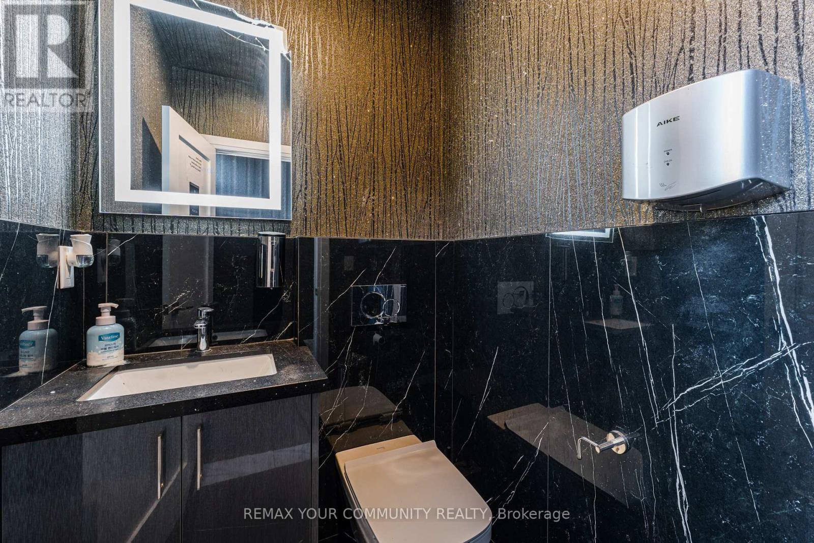 218 - 9737 Yonge Street Property Photo 23