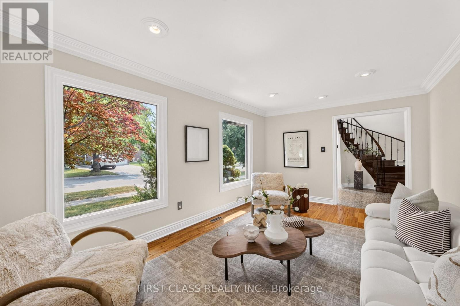 19 TOMLINSON CIRCLE Property Photo 1