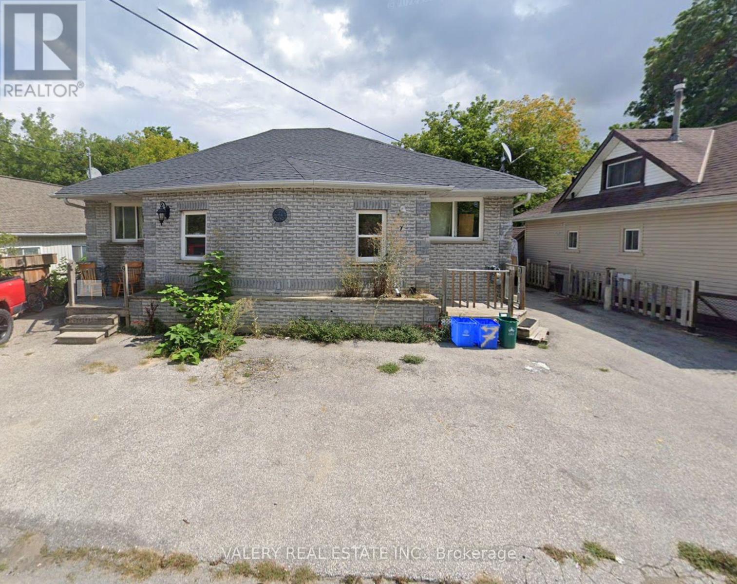 9 RAVENSWOOD DRIVE Property Photo 1