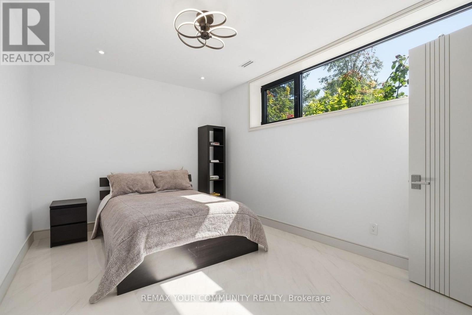35 Riverside Boulevard Property Photo 38