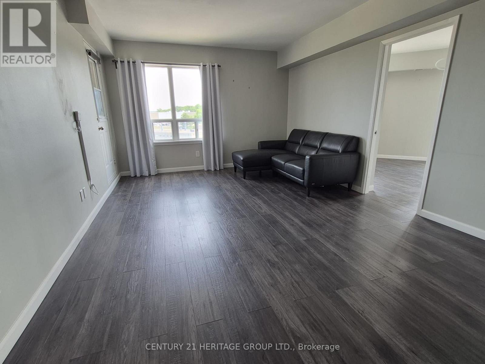513 - 160 Wellington Street Property Photo 5