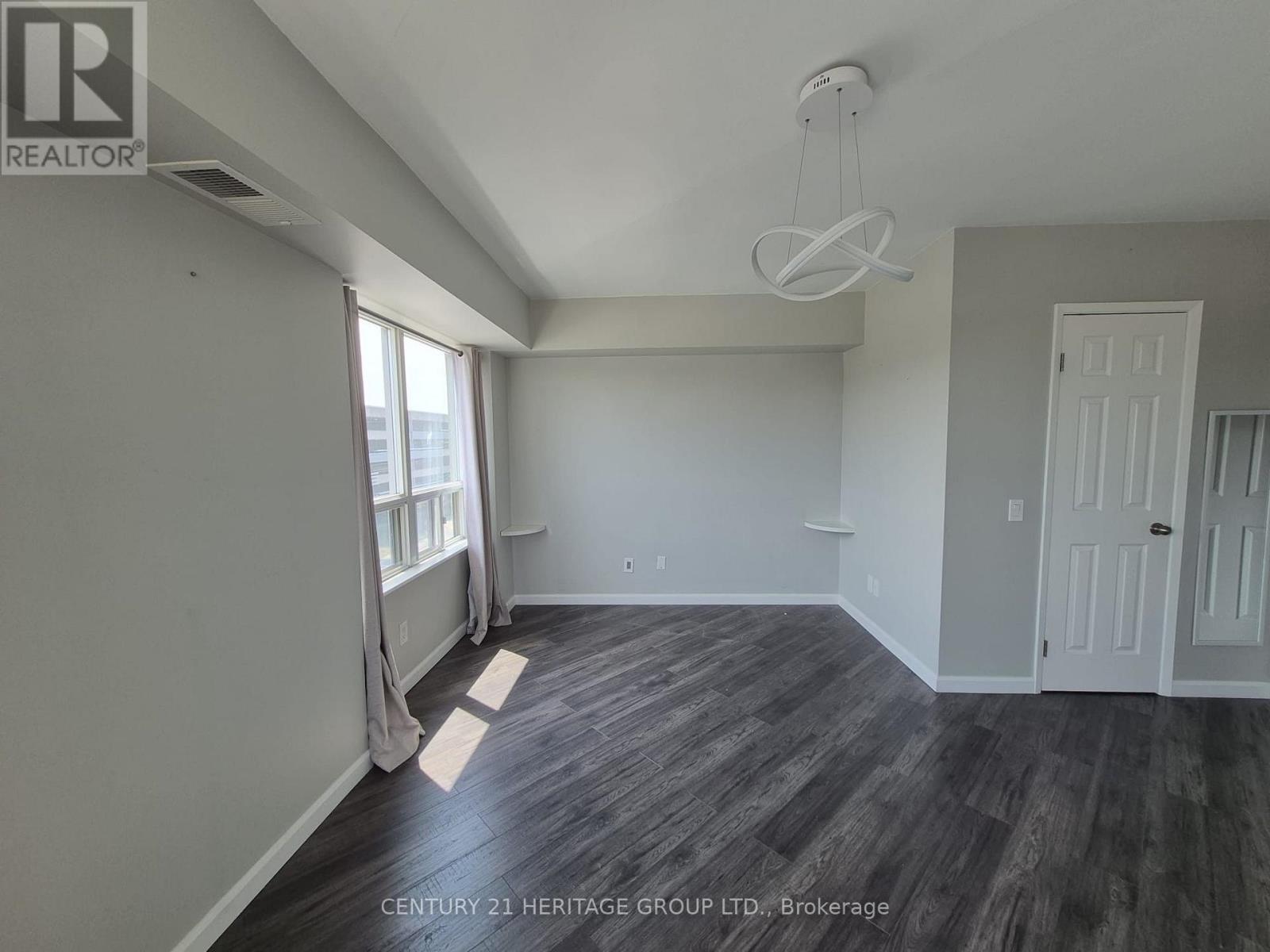 513 - 160 Wellington Street Property Photo 8