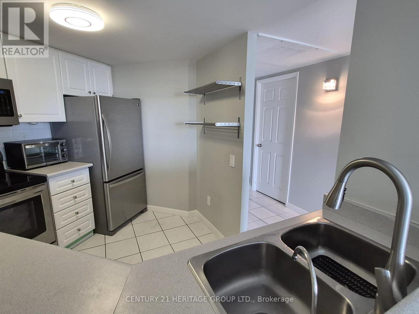 513 - 160 Wellington Street Property Photo 15