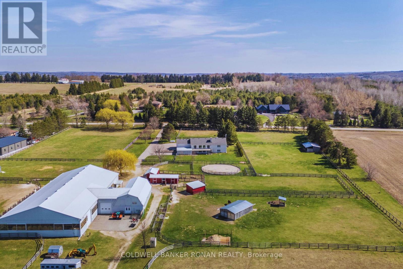8058 20th Side Road Property Photo 1