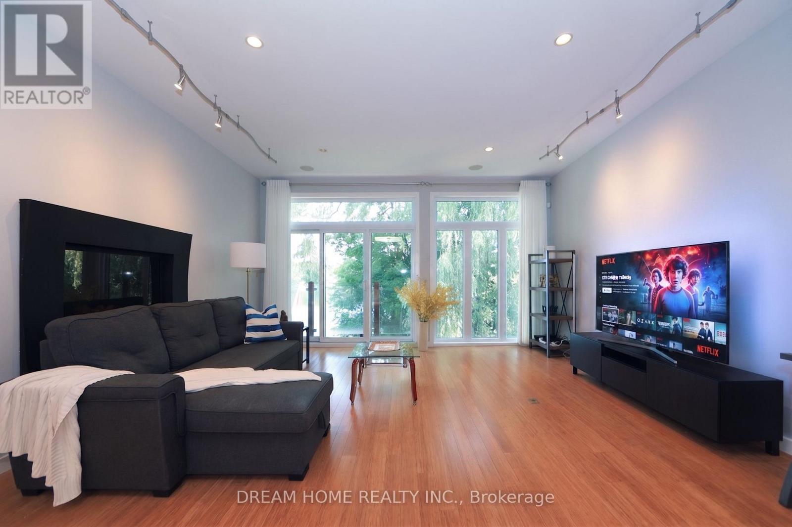 74 Lakeview Avenue Property Photo 5