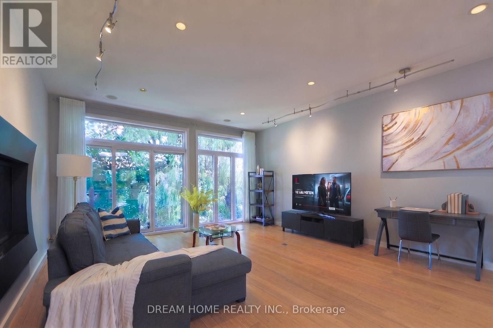 74 Lakeview Avenue Property Photo 6