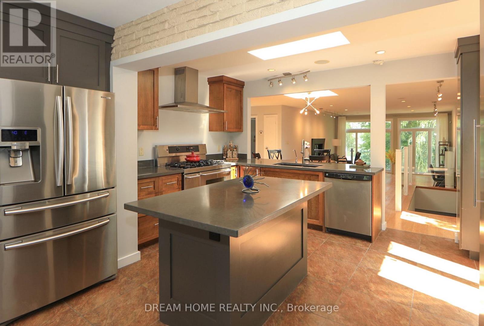 74 Lakeview Avenue Property Photo 9