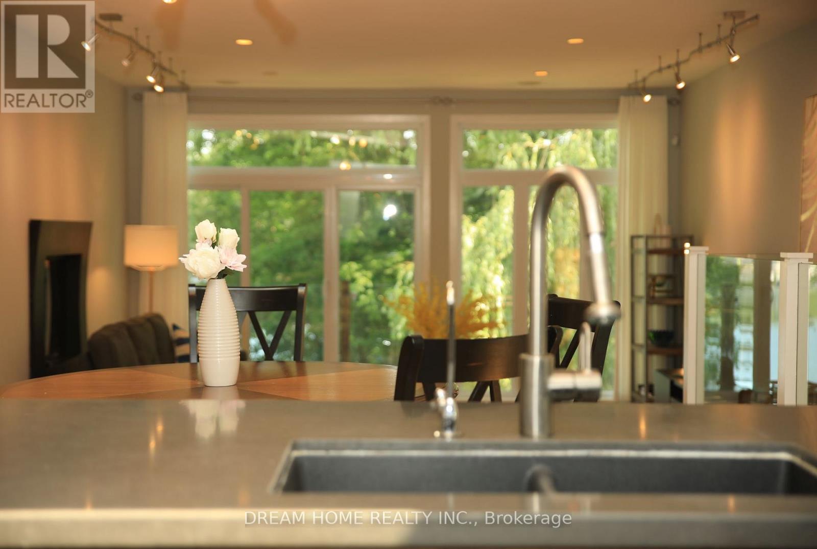 74 Lakeview Avenue Property Photo 10