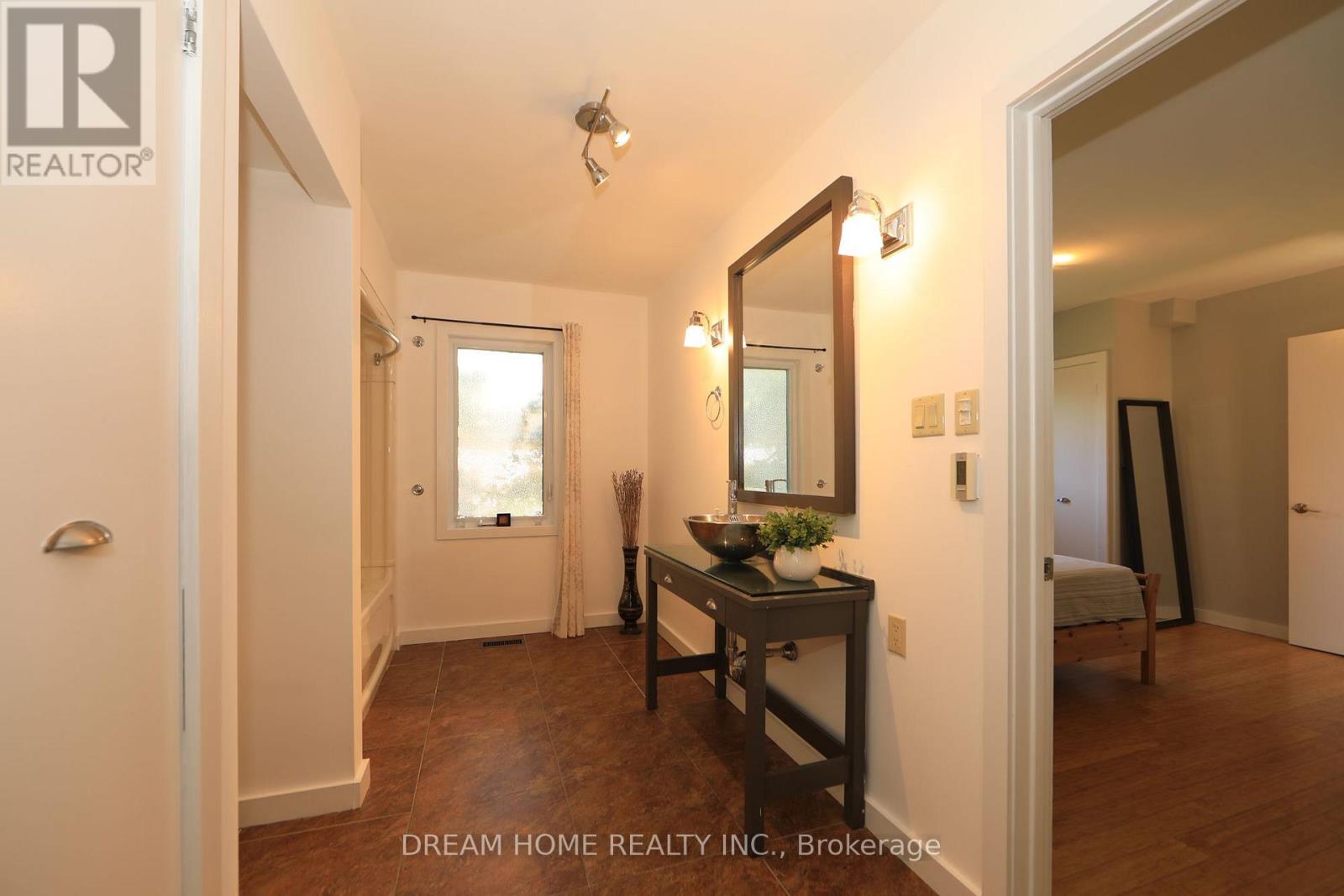 74 Lakeview Avenue Property Photo 21