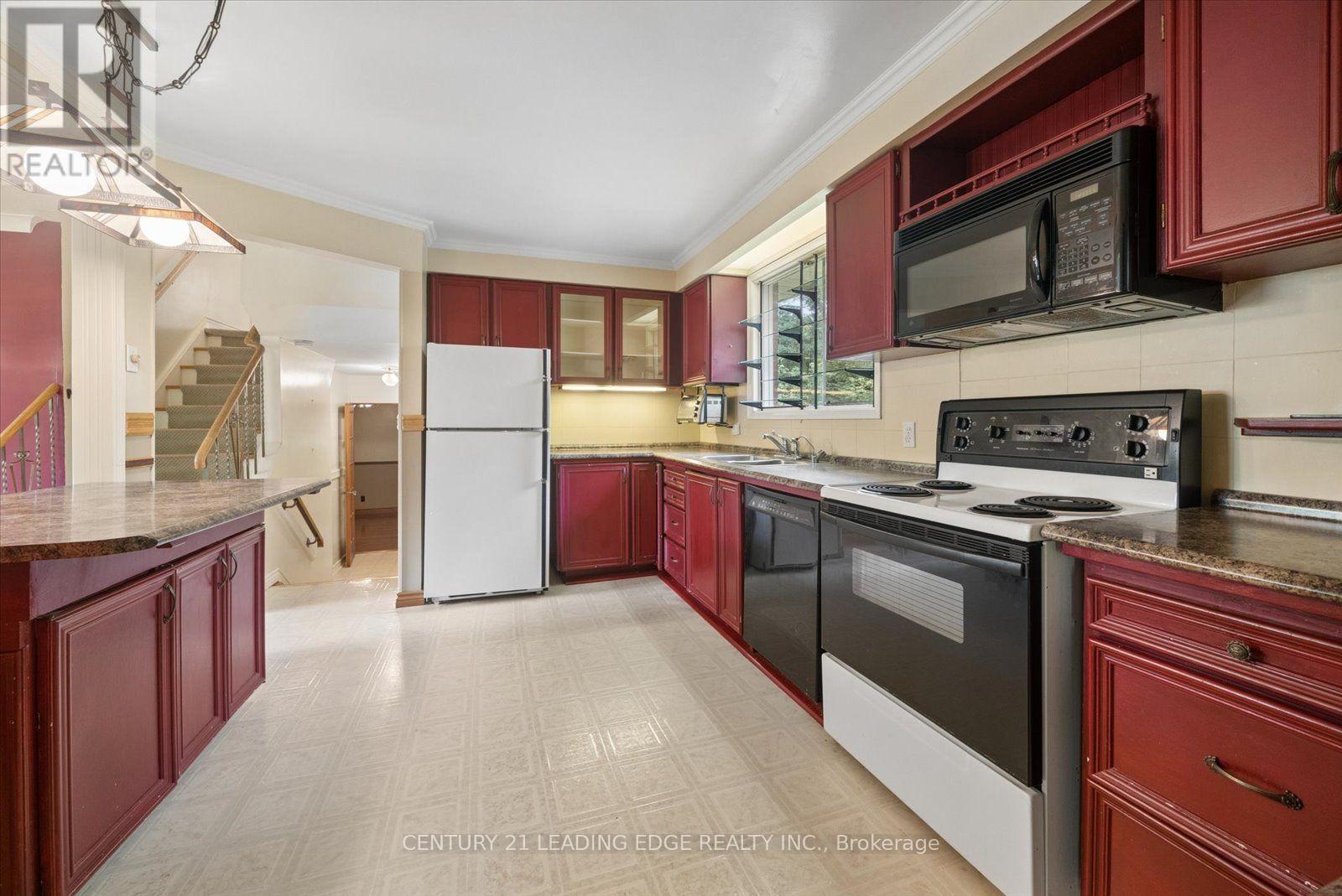 6 Thomas Kinnear Court Property Photo 14