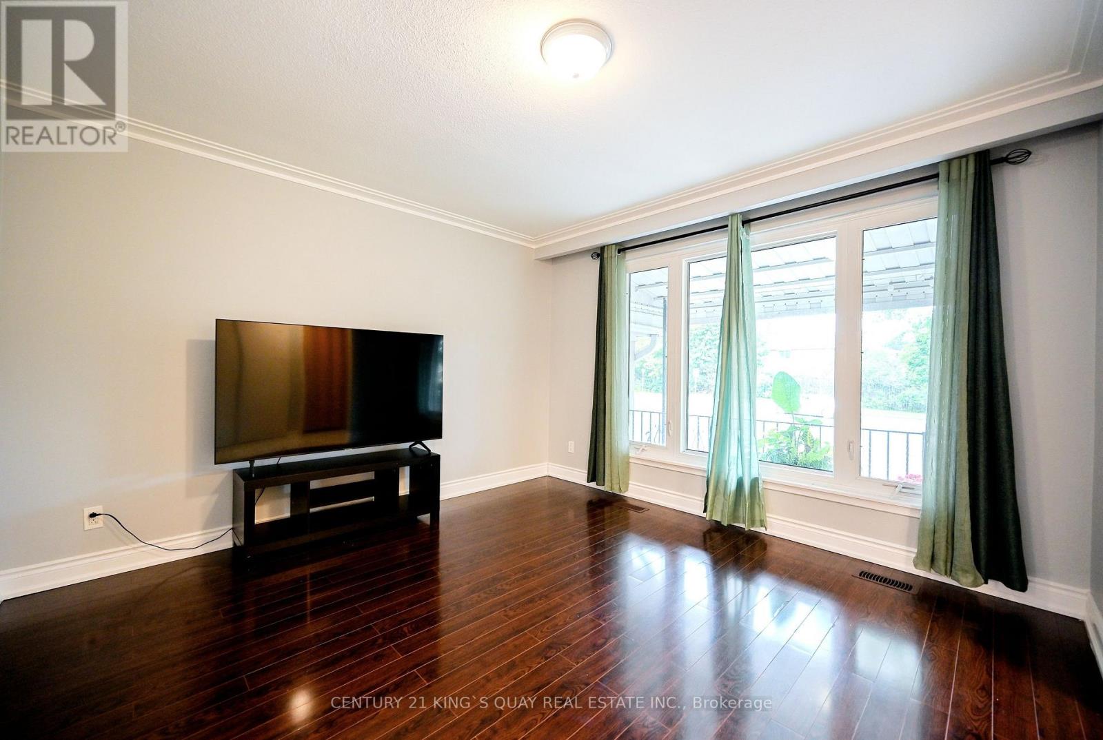2 Robinson Street Property Photo 8