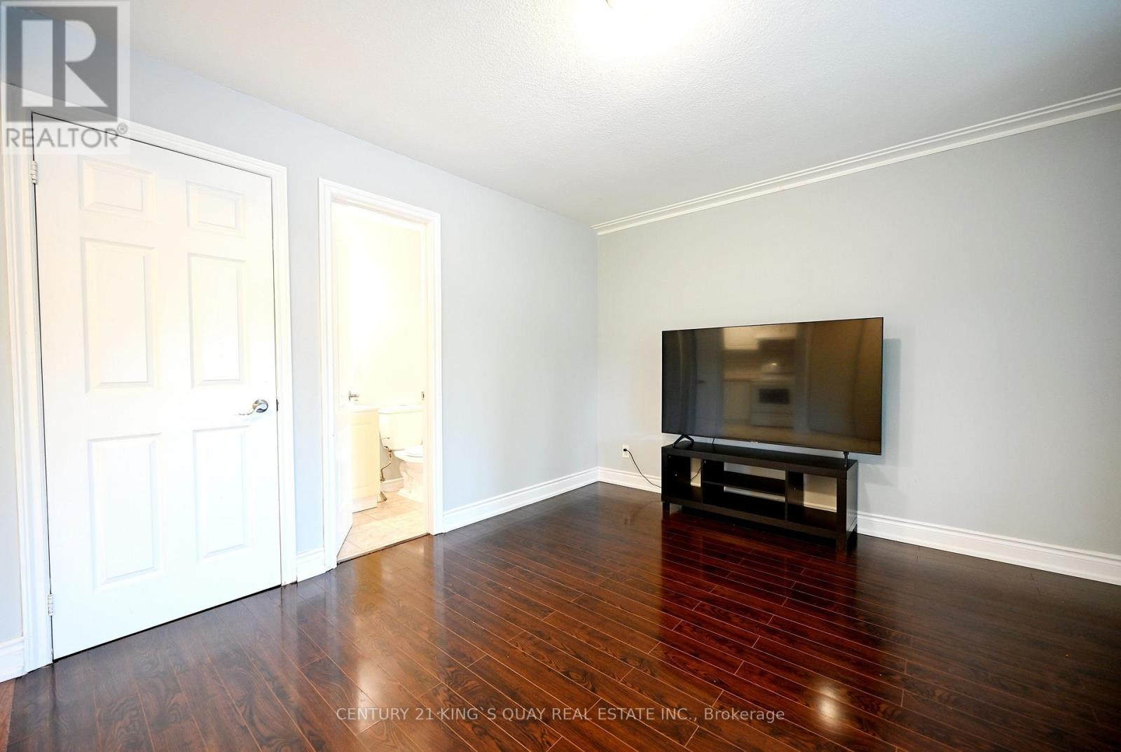 2 Robinson Street Property Photo 10