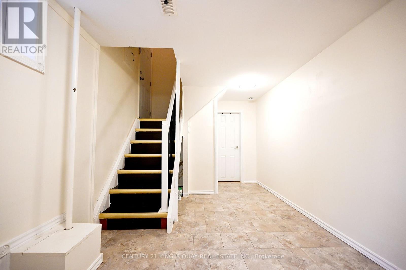 2 Robinson Street Property Photo 28