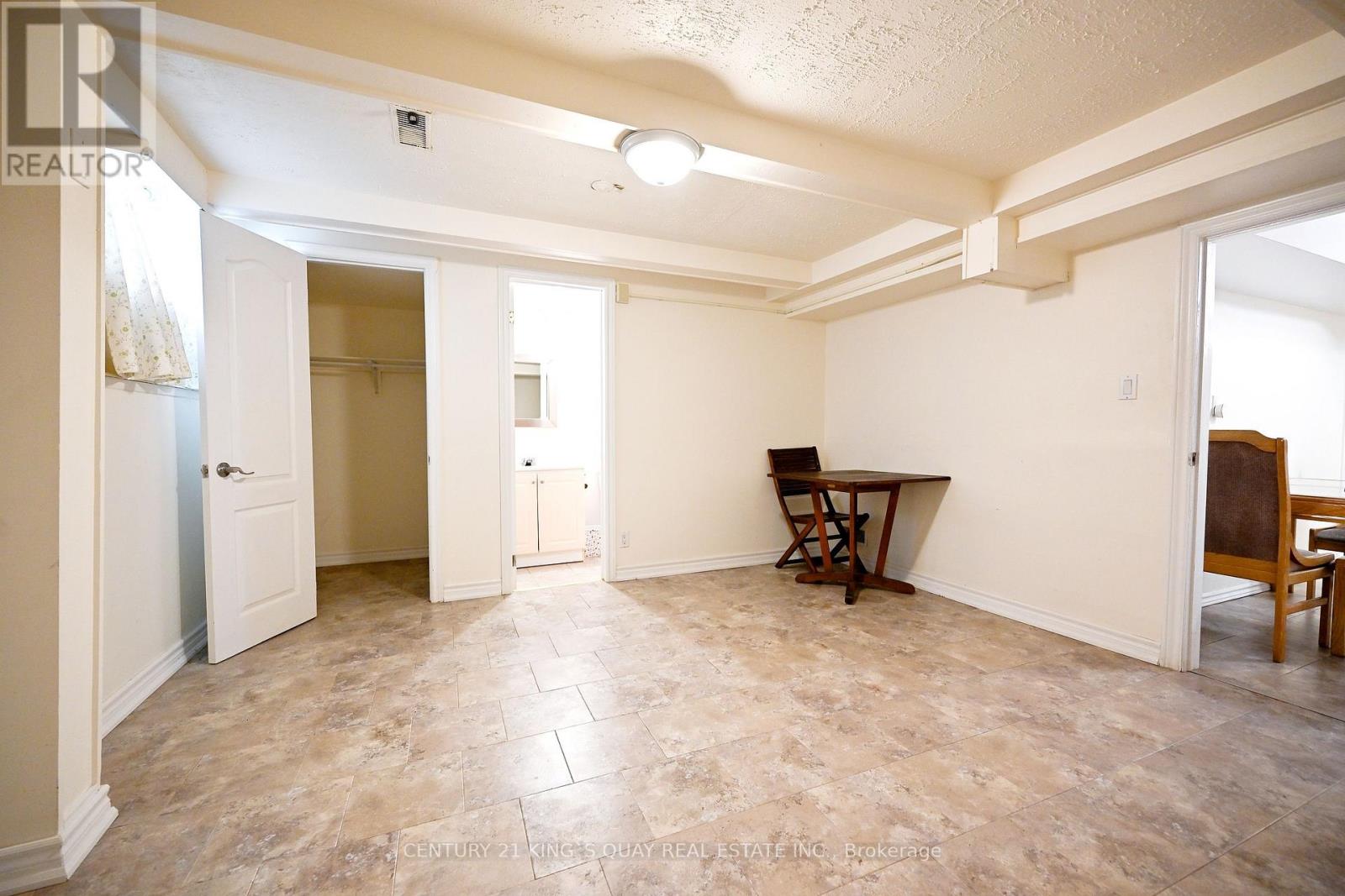 2 Robinson Street Property Photo 32