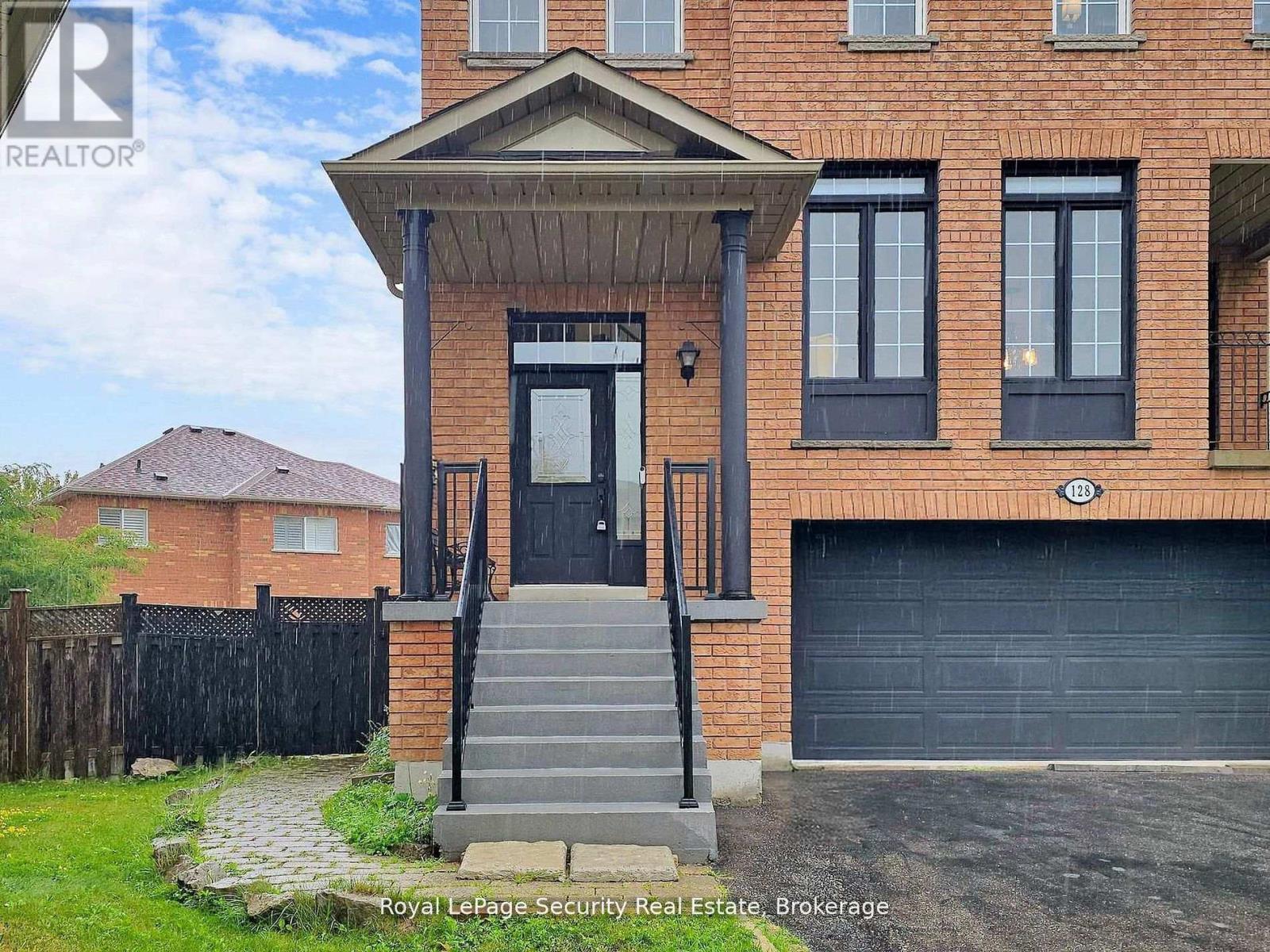 128 Daiseyfield Crescent Property Photo 2