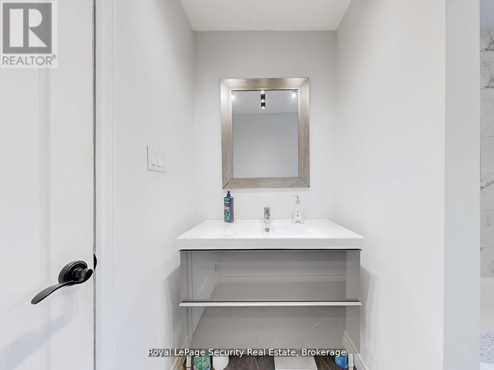 128 Daiseyfield Crescent Property Photo 38