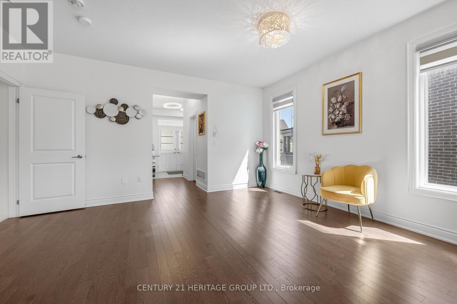 77 Montrose Boulevard Property Photo 6