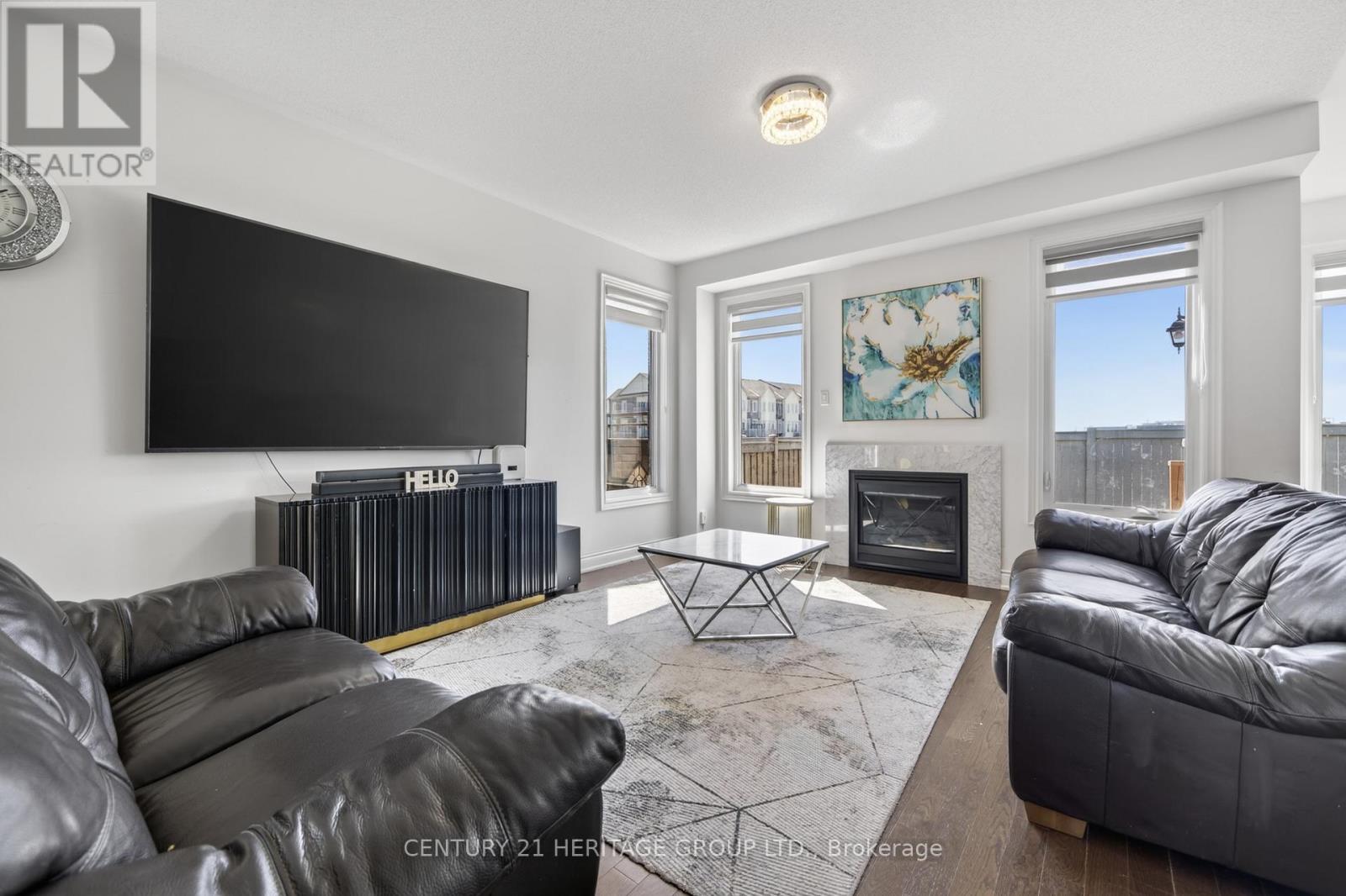 77 Montrose Boulevard Property Photo 8