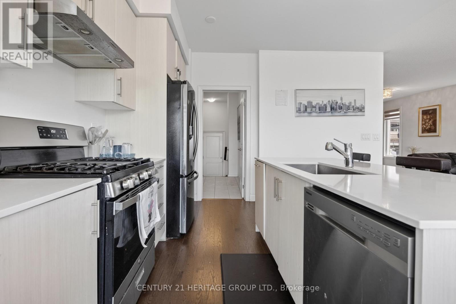 77 Montrose Boulevard Property Photo 13