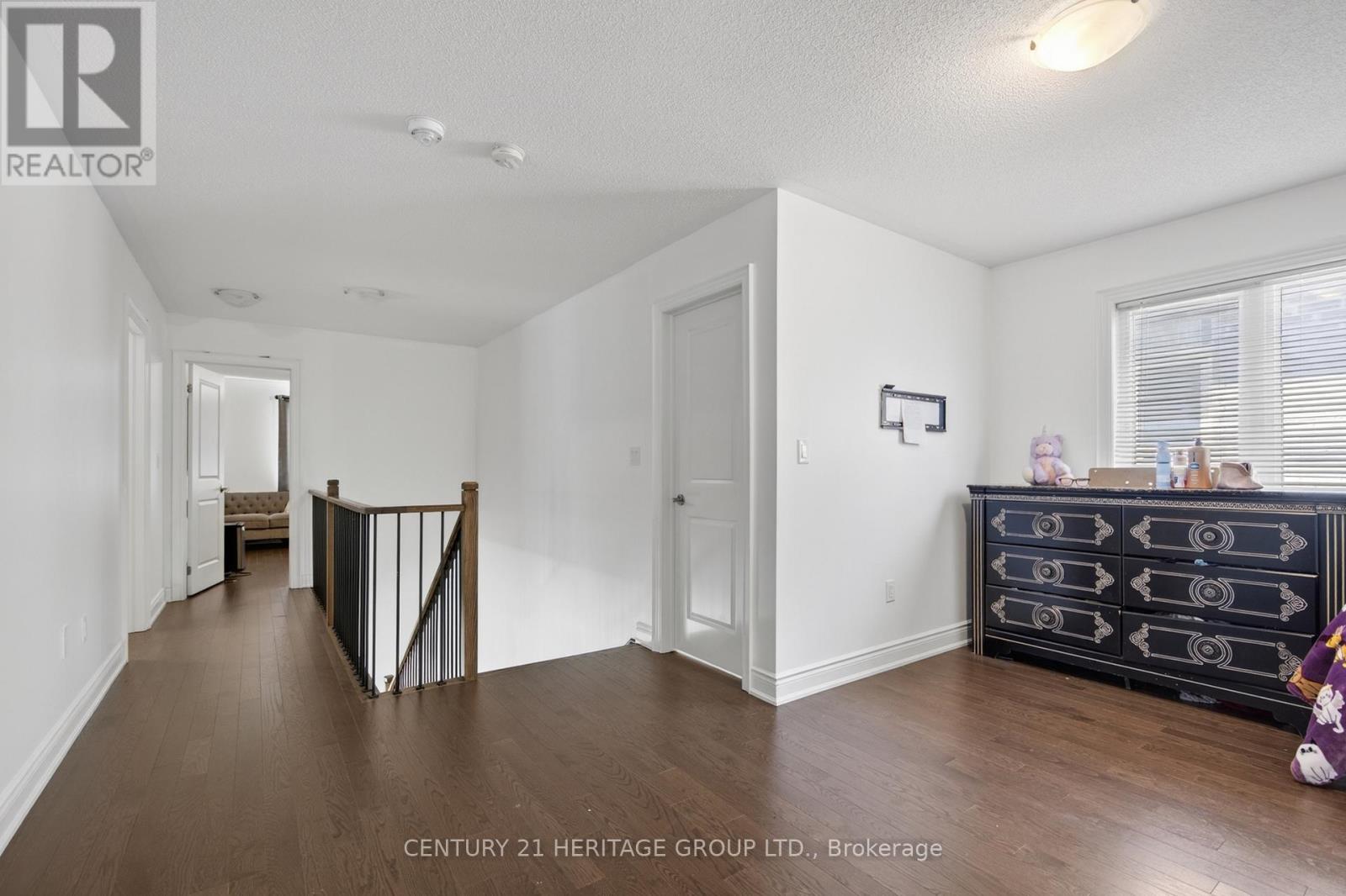 77 Montrose Boulevard Property Photo 15