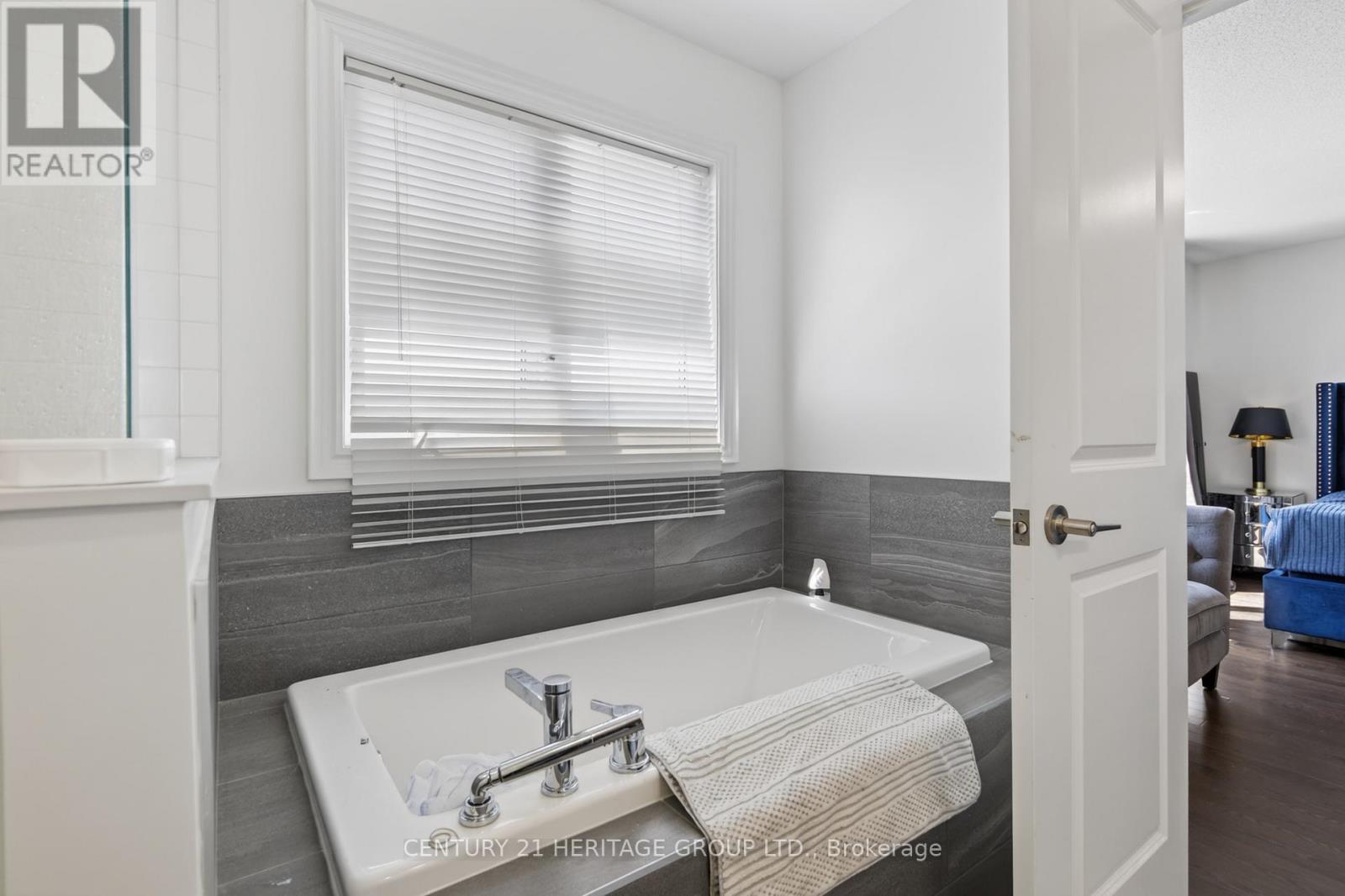 77 Montrose Boulevard Property Photo 20