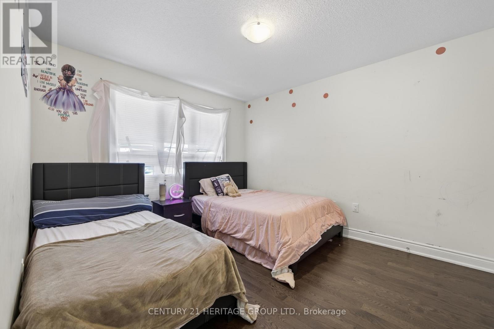 77 Montrose Boulevard Property Photo 26
