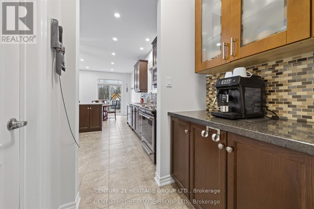 136 Riveredge Drive Property Photo 8