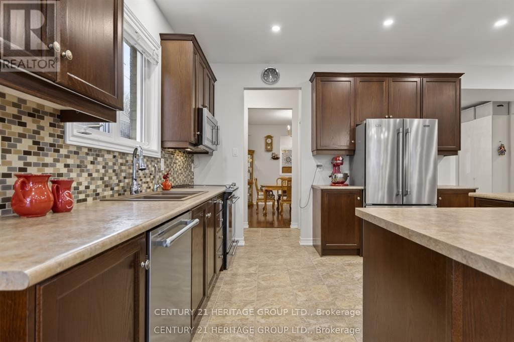 136 Riveredge Drive Property Photo 12