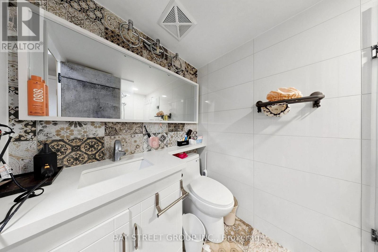 612 - 55 South Town Centre Boulevard Property Photo 7