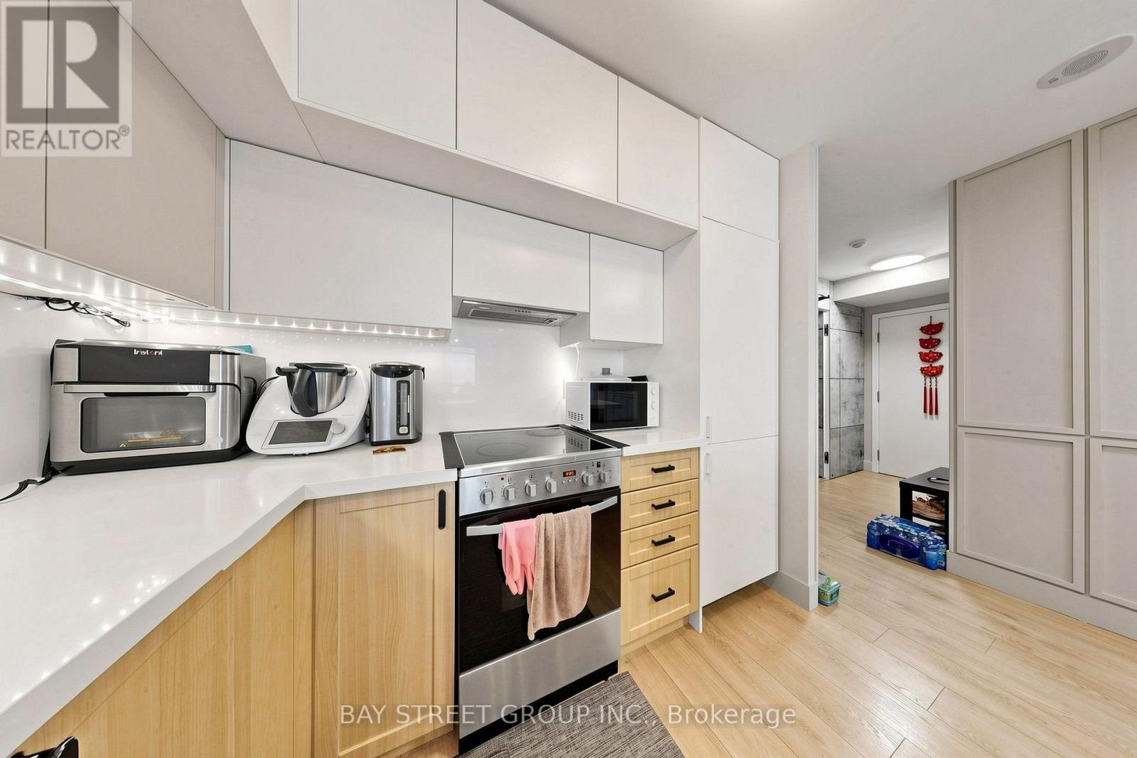 612 - 55 South Town Centre Boulevard Property Photo 8