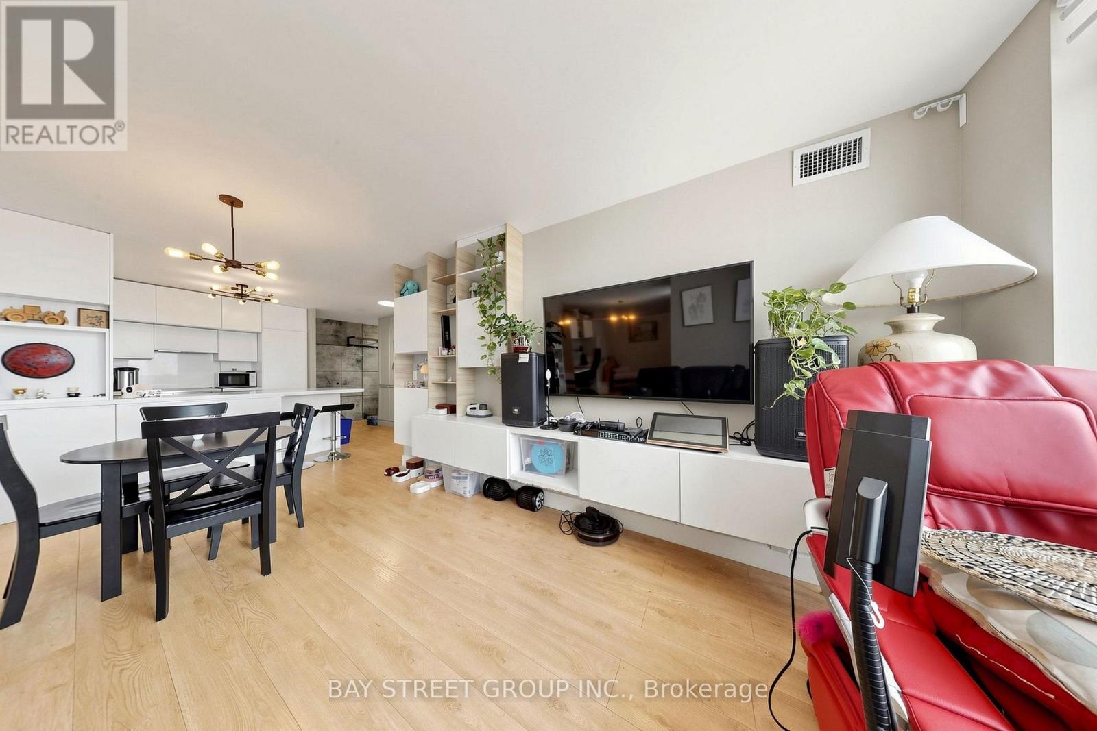 612 - 55 South Town Centre Boulevard Property Photo 12