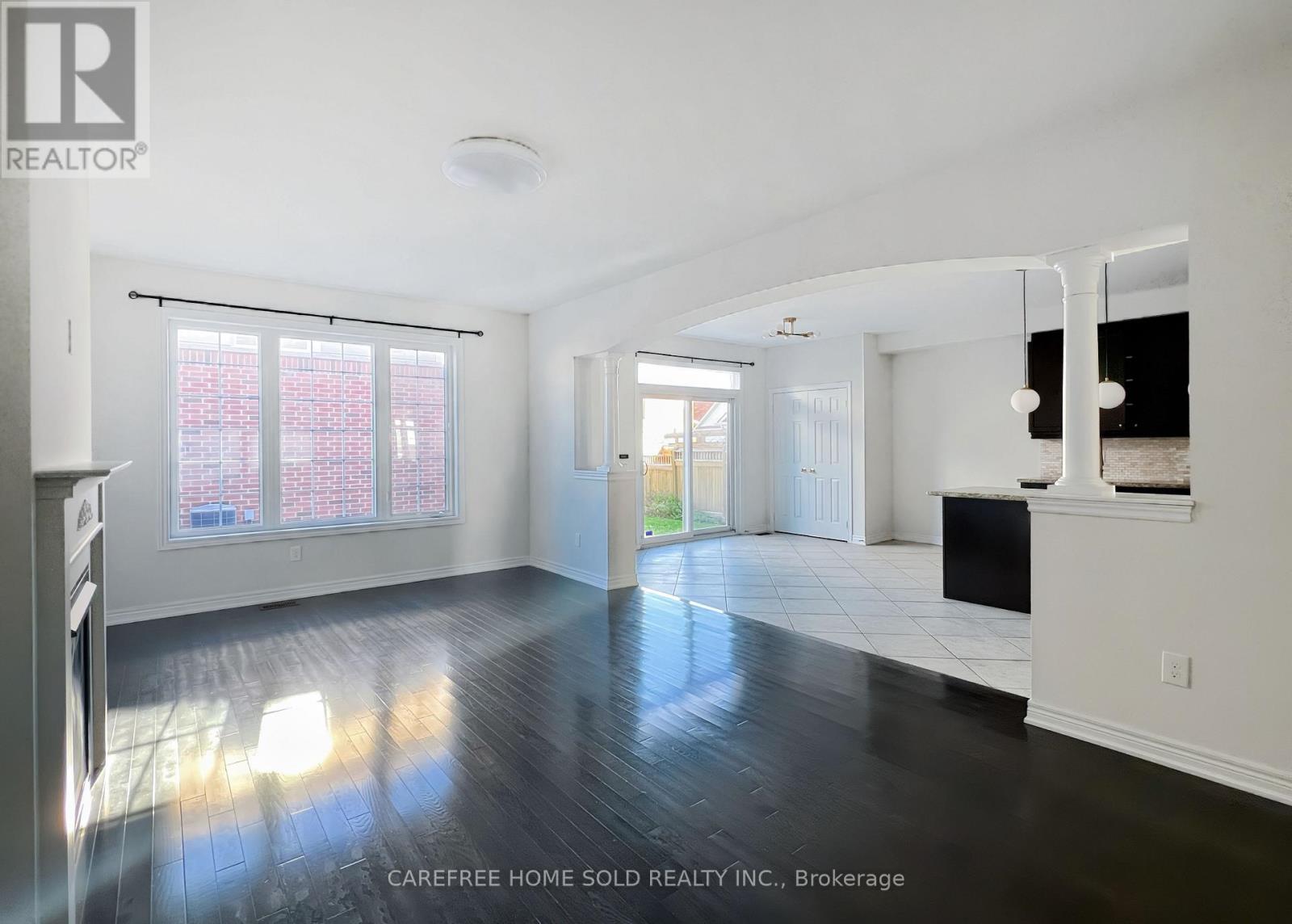 33 Oakmoor Lane Property Photo 5