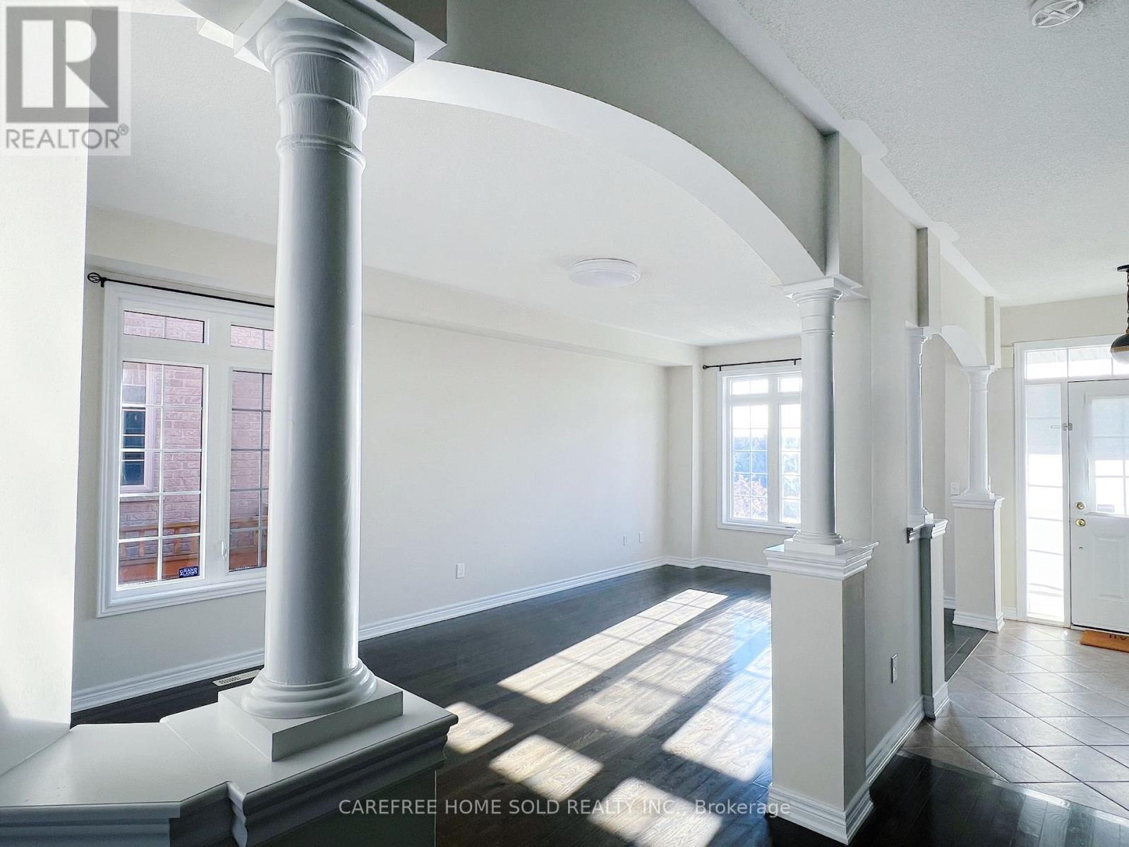 33 Oakmoor Lane Property Photo 7