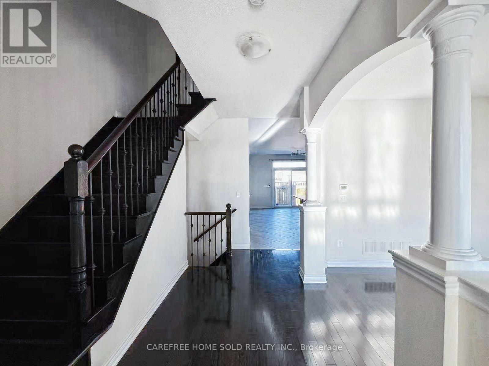 33 Oakmoor Lane Property Photo 8