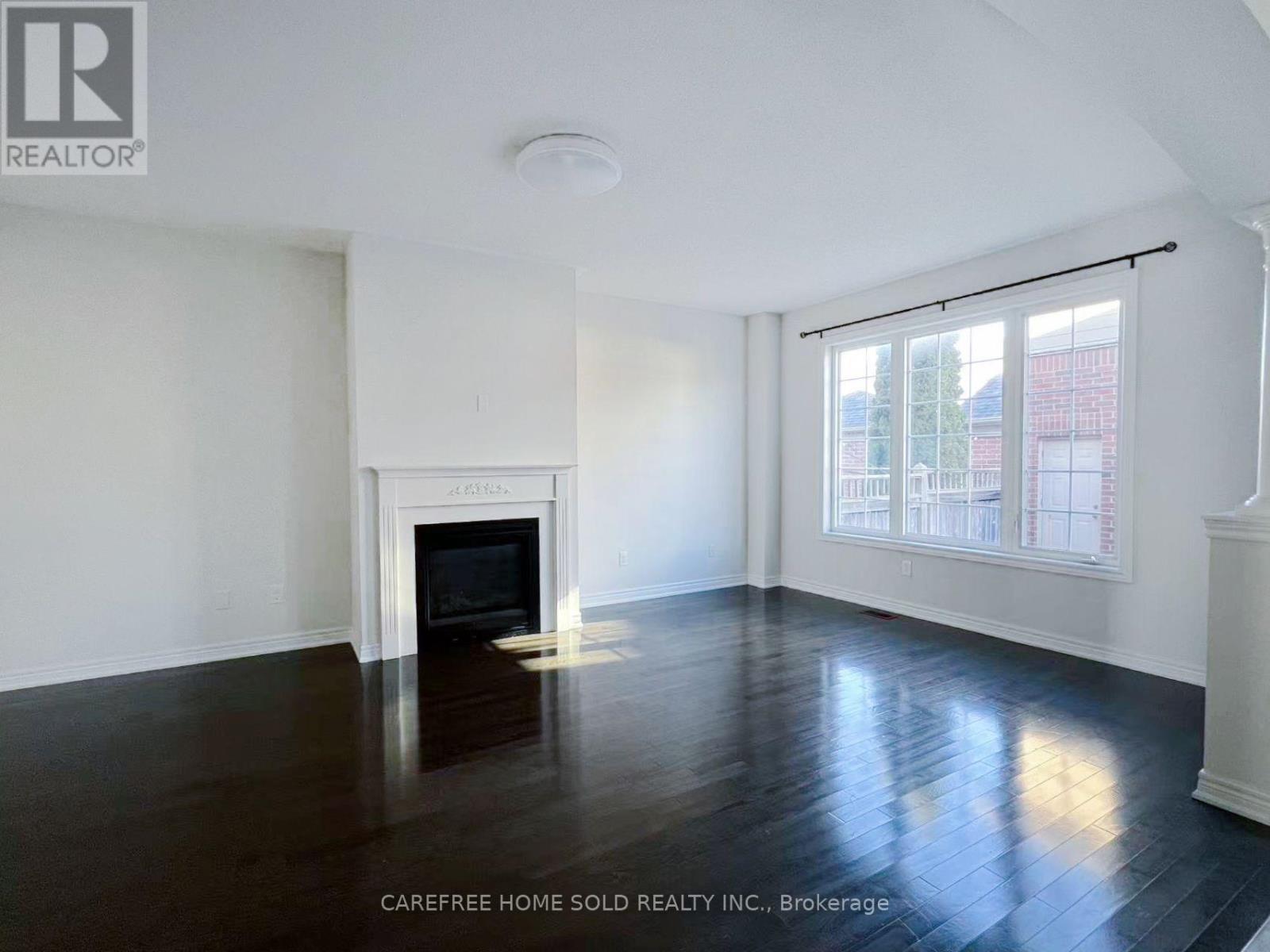 33 Oakmoor Lane Property Photo 9