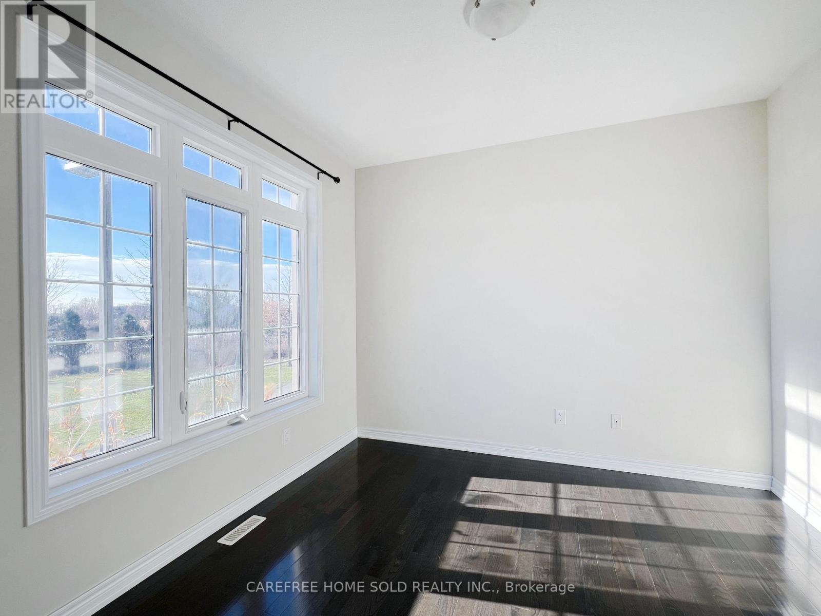 33 Oakmoor Lane Property Photo 13