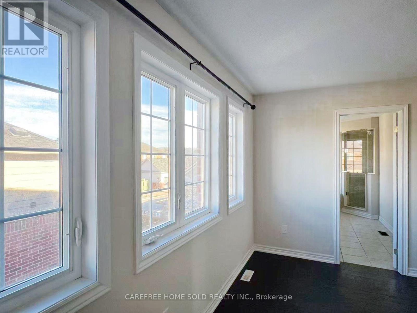 33 Oakmoor Lane Property Photo 15