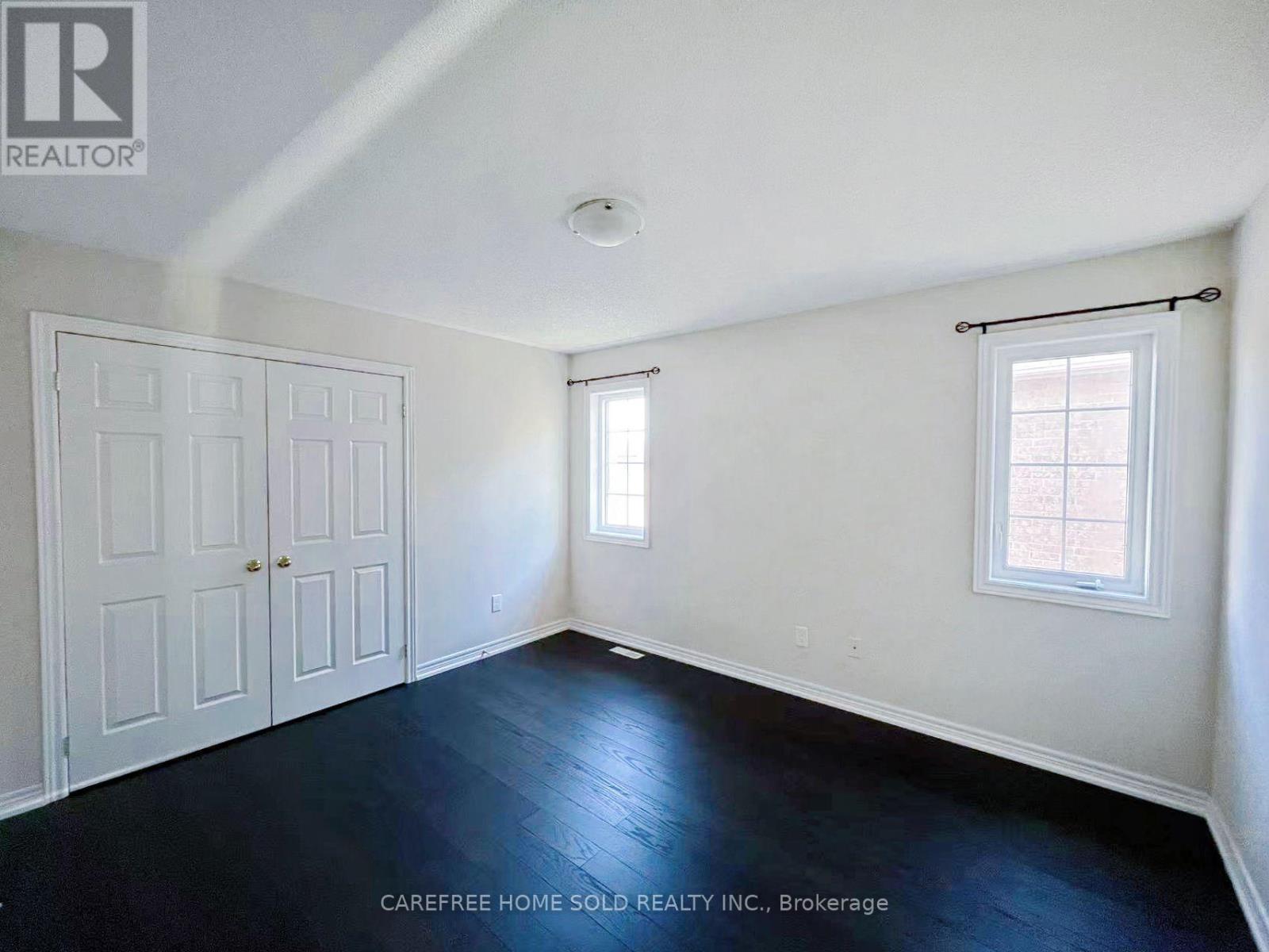 33 Oakmoor Lane Property Photo 16