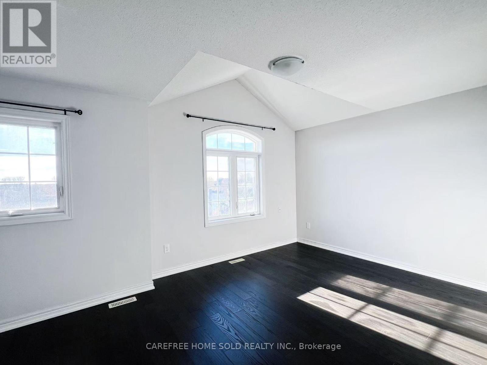 33 Oakmoor Lane Property Photo 17