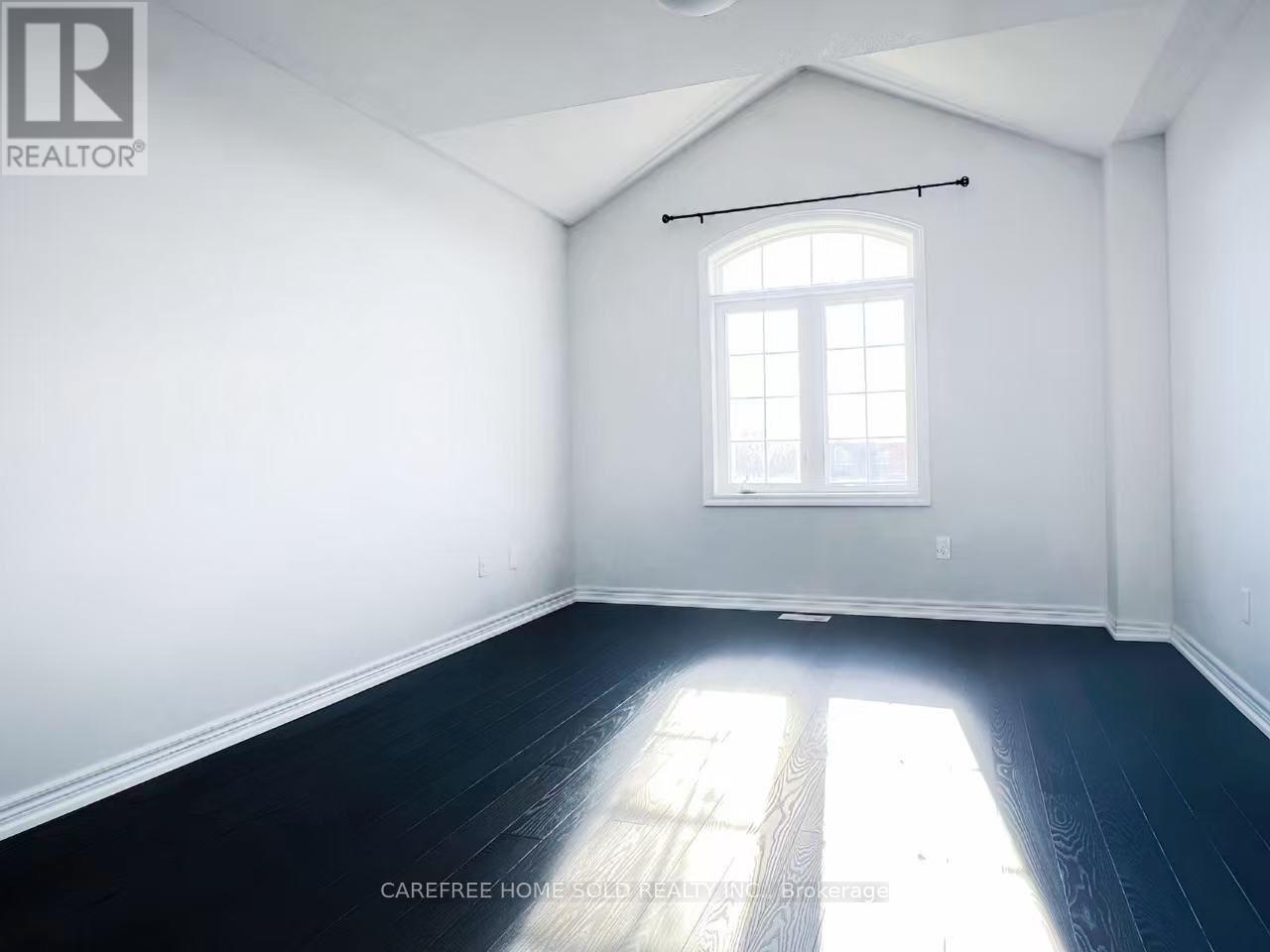 33 Oakmoor Lane Property Photo 18