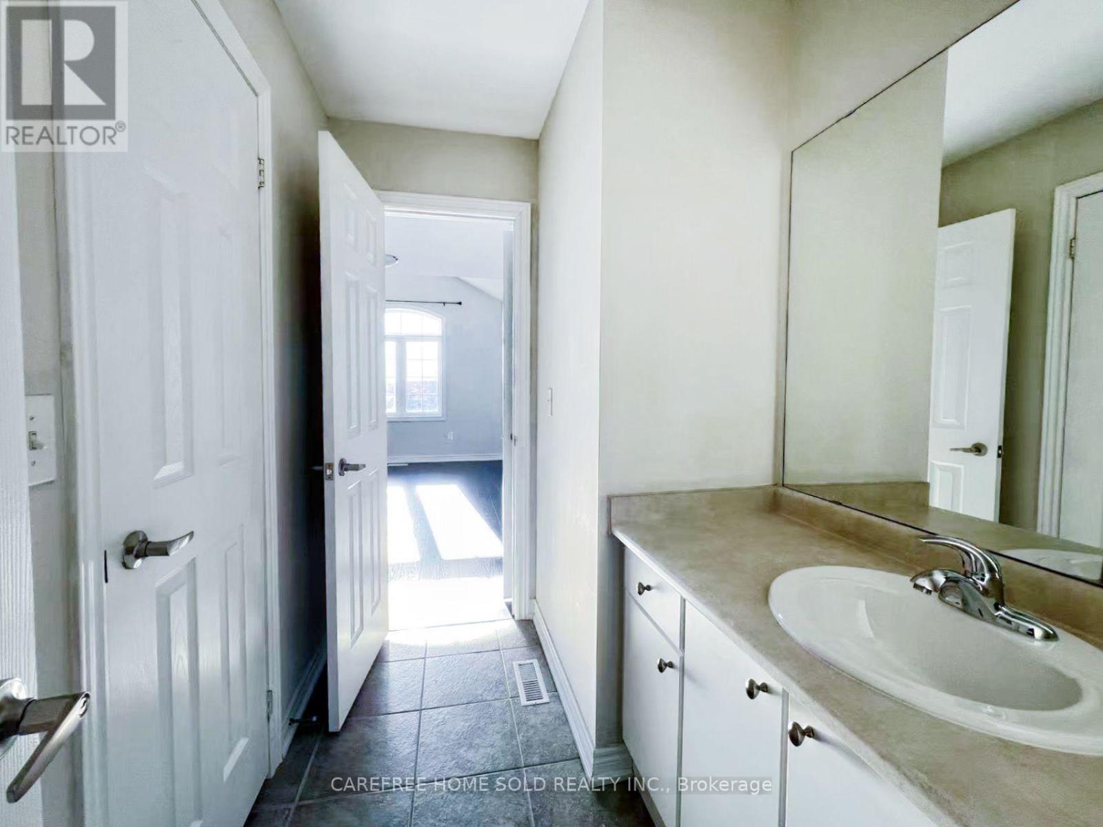 33 Oakmoor Lane Property Photo 19
