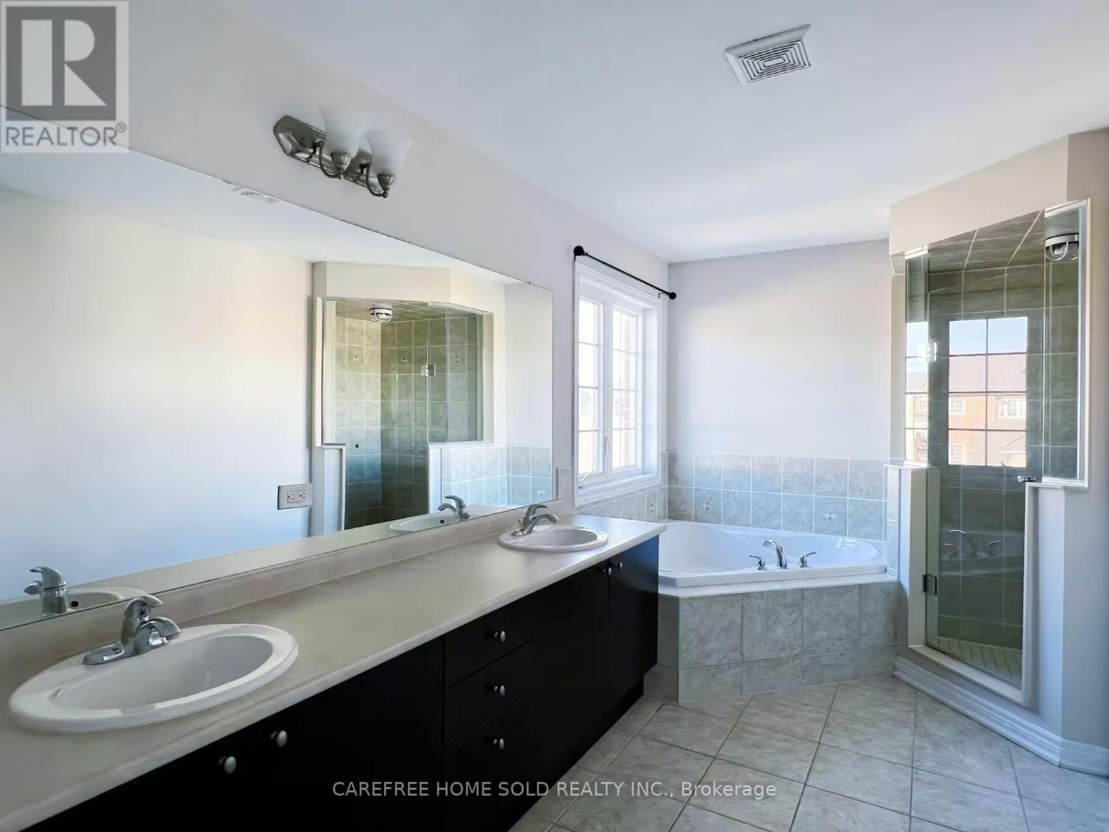 33 Oakmoor Lane Property Photo 20