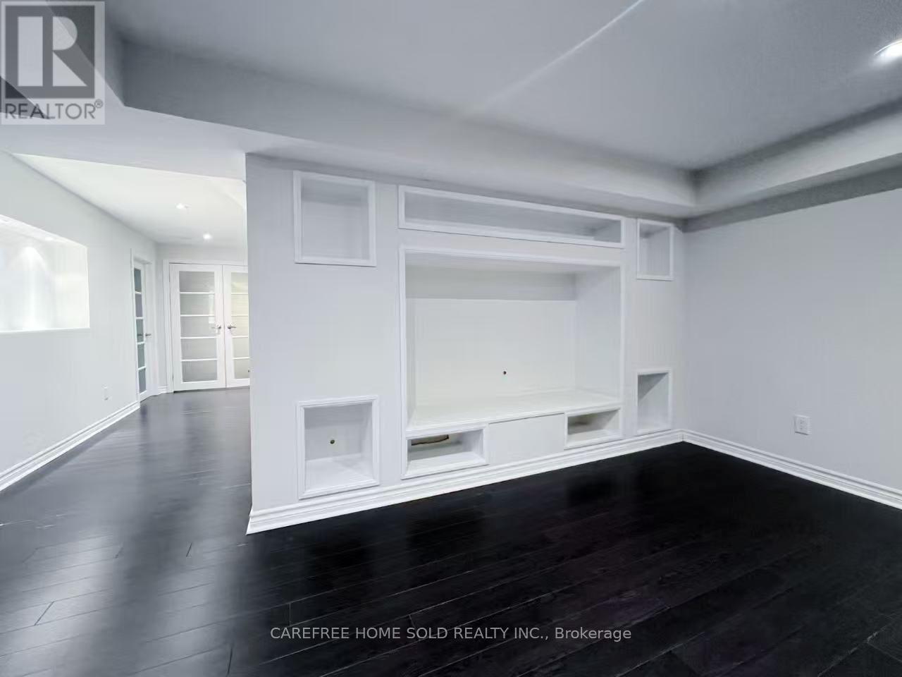 33 Oakmoor Lane Property Photo 23