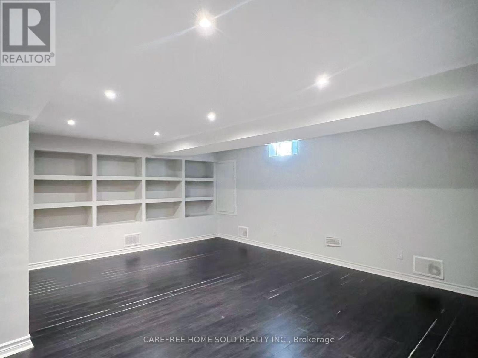 33 Oakmoor Lane Property Photo 24