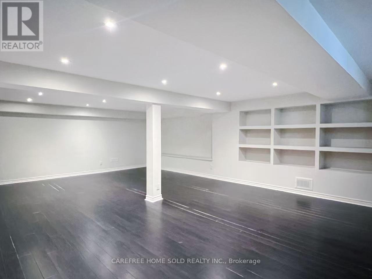 33 Oakmoor Lane Property Photo 25