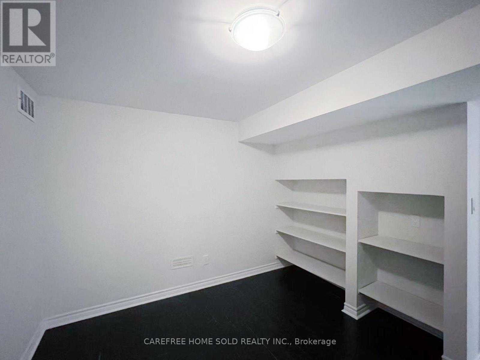 33 Oakmoor Lane Property Photo 26