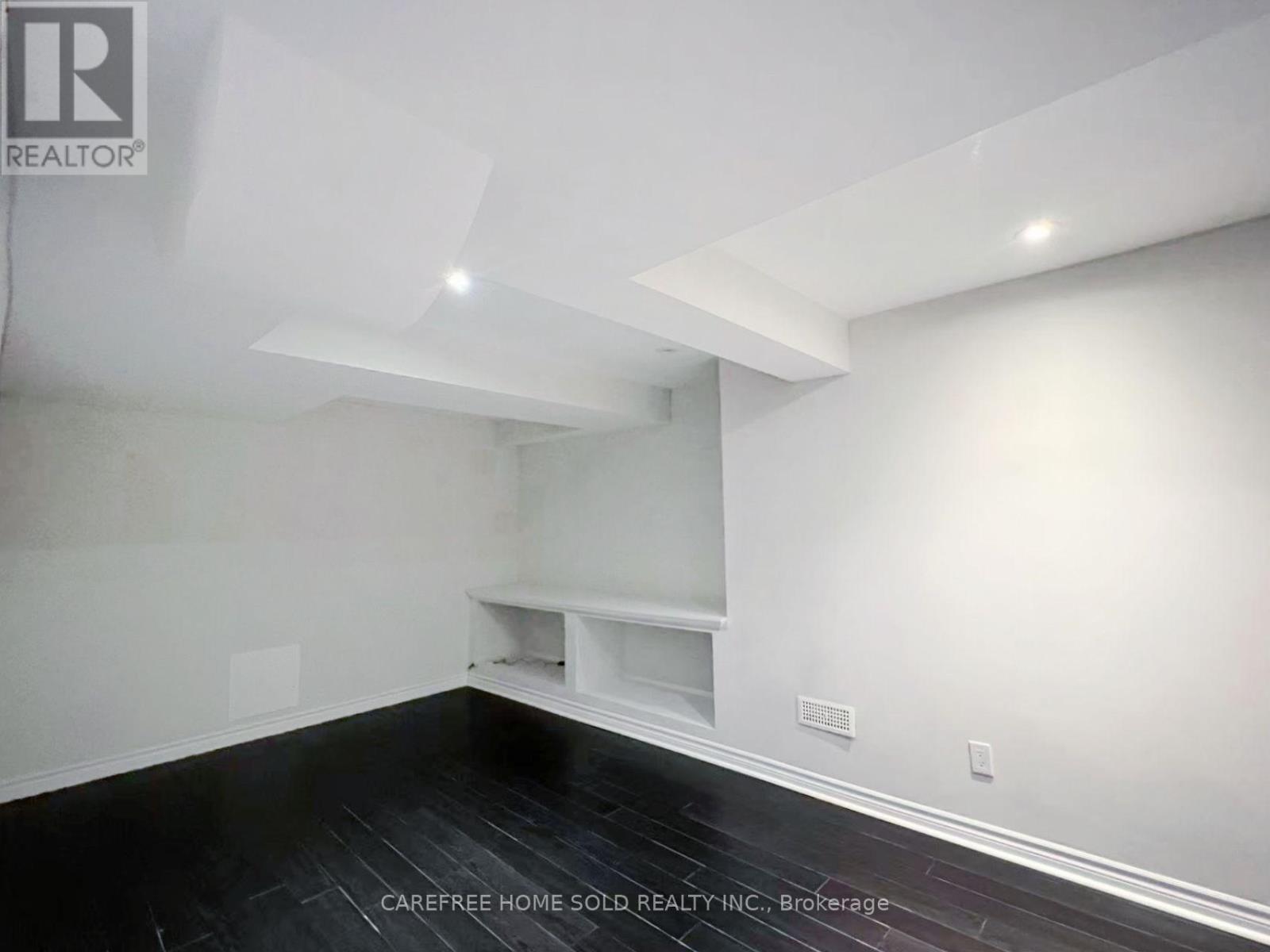 33 Oakmoor Lane Property Photo 27